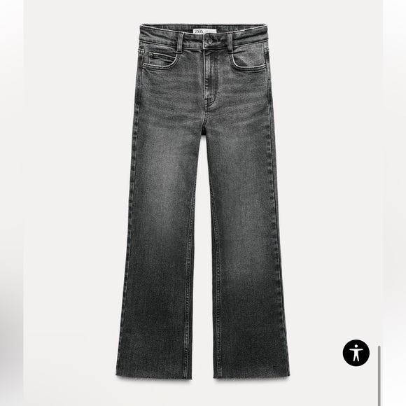 Zara HIGH-WAISTED MINI FLARE JEANS Z1975 Size 2 NWT
Gray HIGH RISE - Picture 1 of 10